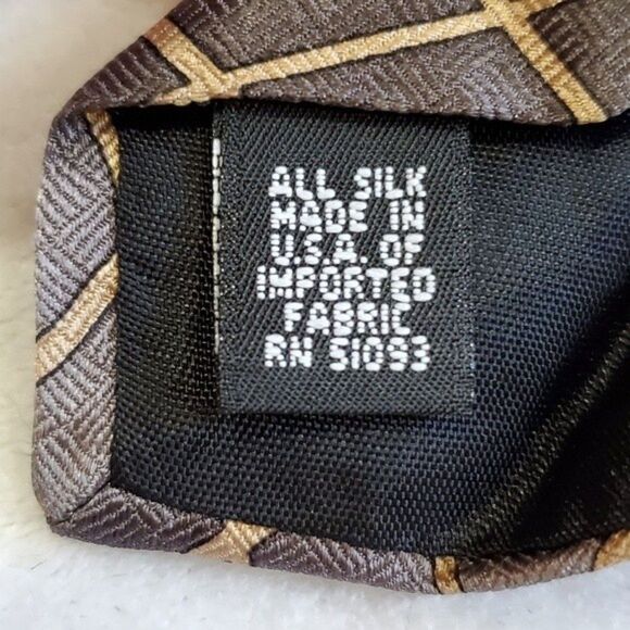 Tropical Paradise Silk Tie by Van Heusen - Picture 6 of 8